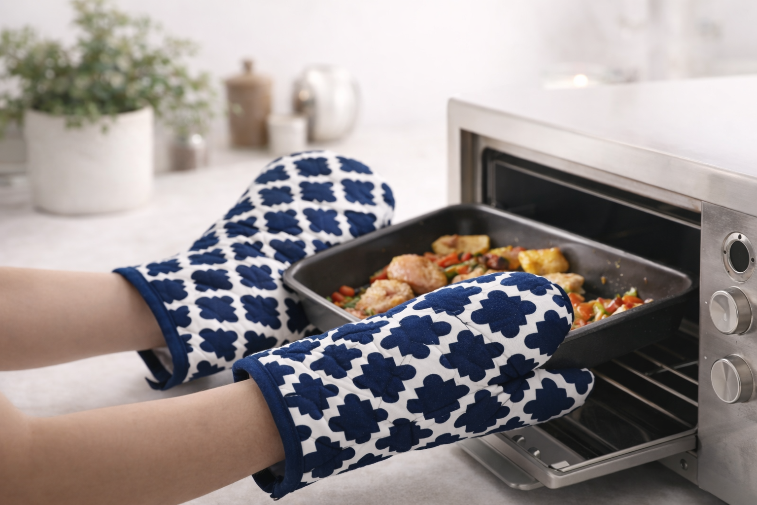Quilted Cotton Oven Mitts – Heat Resistant Kitchen Gloves (Pair)